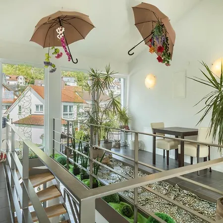 Rose Apartment *